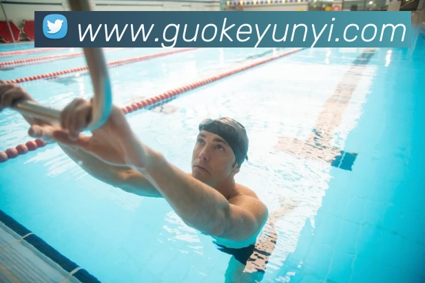 湖人逆袭尼克斯惊险取胜 詹姆斯领衔全队表现出色